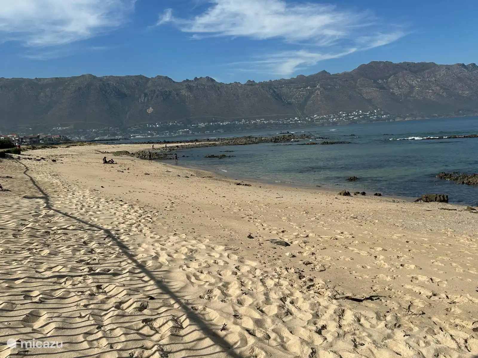 The sea and the beach in front of the holiday home, you leave the holiday park through a gate with a key and arrive at the beach. With this key you can also enter the park again.