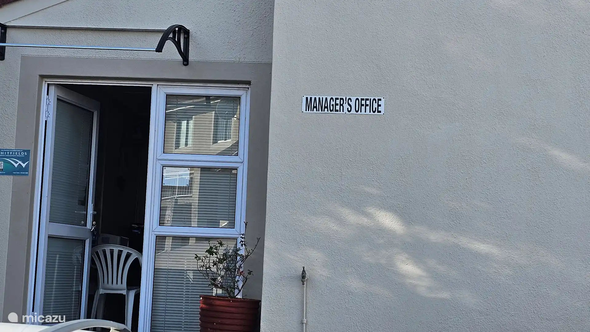 This is the office of the manager, who is often present until half past five. If you have any questions, you can go here,