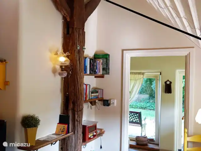 Location de Vacances Pays-Bas, Drenthe, Benneveld, appartement - Appartement de vacances 'Sous le tilleul' L’ancienne ferme a été épargnée. À côté des fermes se trouve la radio/lecteur CD dans une version nostalgique. Il y a aussi des livres et des jeux.