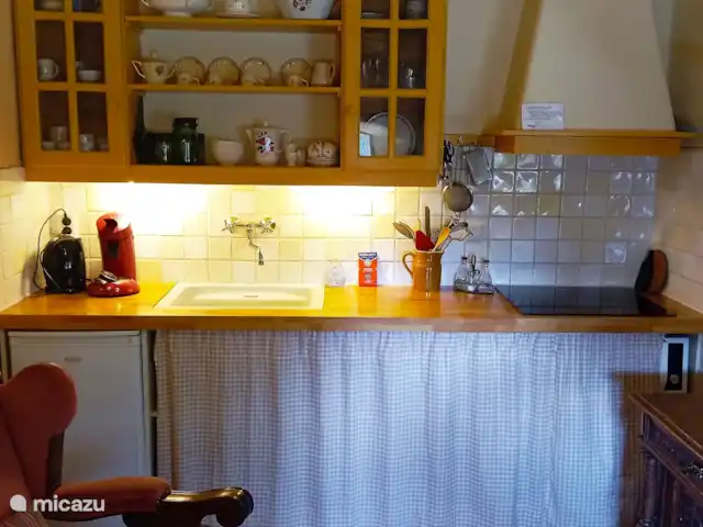 Location de Vacances Pays-Bas, Drenthe, Benneveld, appartement - Appartement de vacances 'Sous le tilleul' La cuisine est équipée d’une plaque à induction, d’un micro-ondes combiné, d’une hotte aspirante, d’un grille-pain, d’un réfrigérateur.