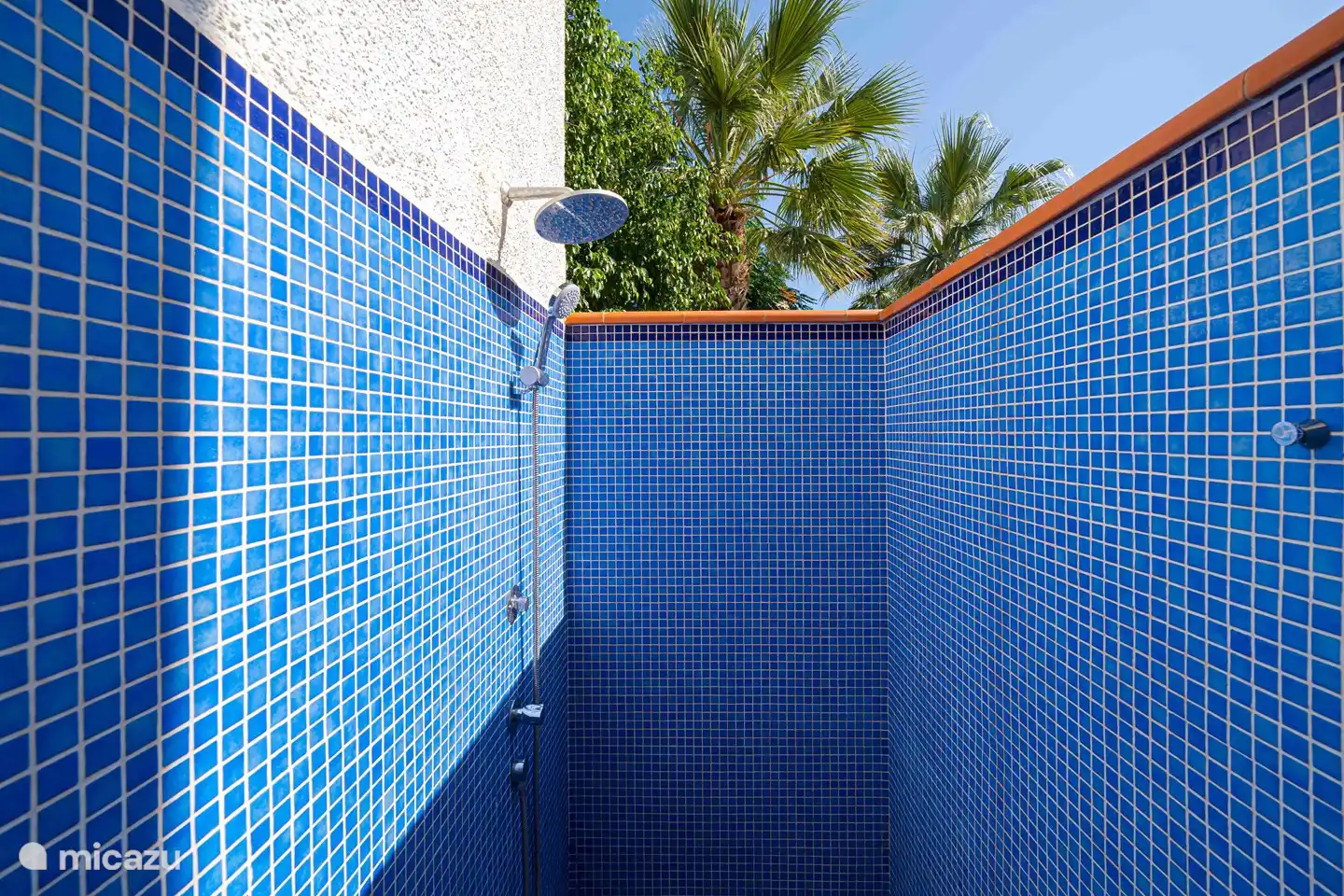 Außendusche sorgt für Erfrischung und Abkühlung