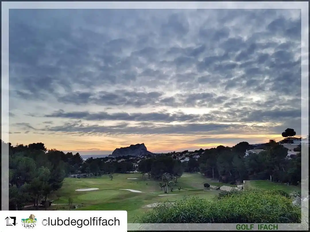 Der Ifach Golfplatz ist gleich um die Ecke von Casa Sol y Mar Moraira