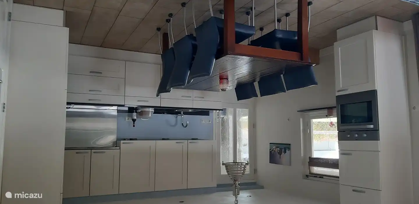 Sitzen Sie bequem in der Küche.