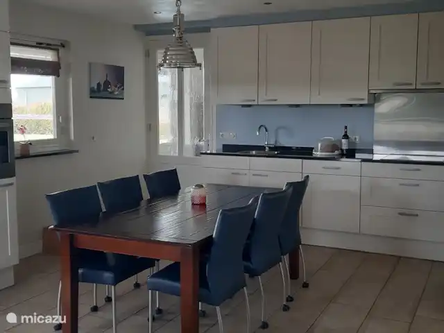Belle vue avec piscine et sauna | Pays-Bas, Brabant-Septentrional, Boekel - maison de vacances Asseyez-vous confortablement dans la cuisine.