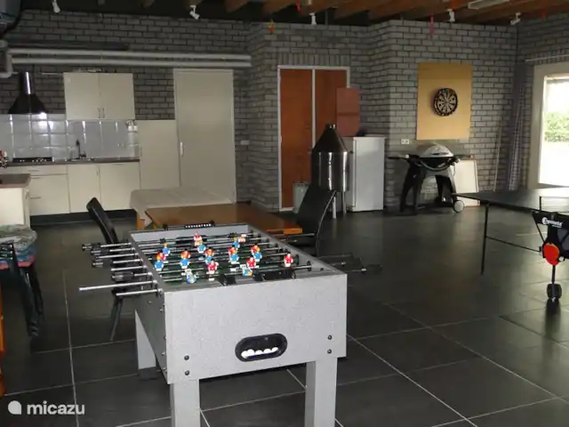 Belle vue avec piscine et sauna | Pays-Bas, Brabant-Septentrional, Boekel - maison de vacances Grande salle de loisirs également beaucoup de place pour le vélo.
Réfrigérateur extra large. Jeux divers.
