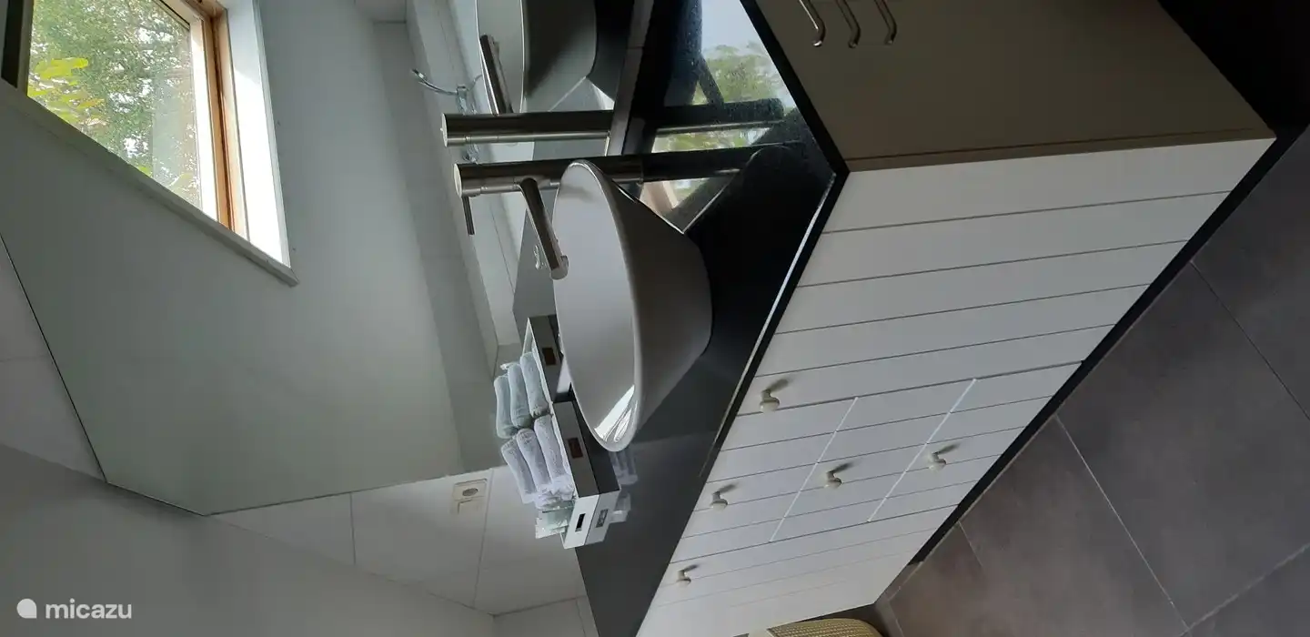 Waschbecken im Badezimmer im Obergeschoss.