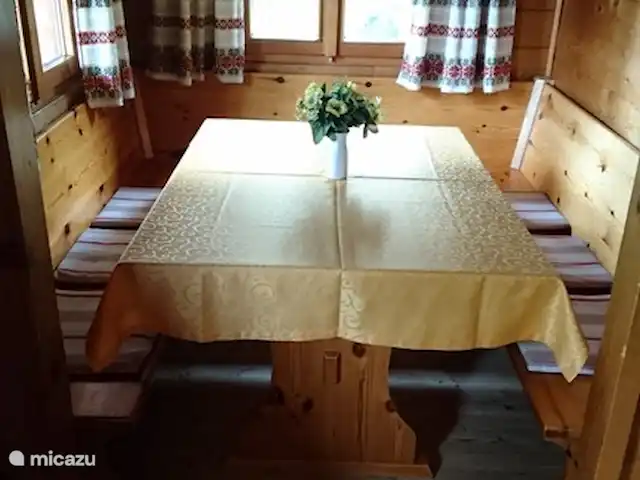 Q-alm | Autriche, Tyrol, Maurach - chalet Le stube confortable dans la chambre haute.