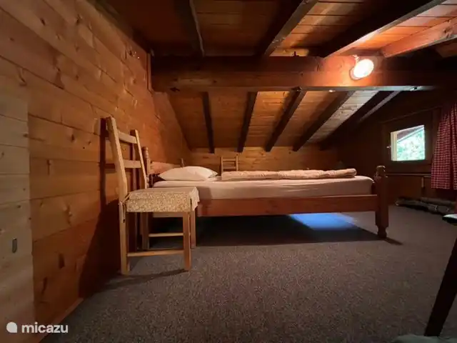 Q-alm | Autriche, Tyrol, Maurach - chalet Petit lit double dans le grenier bas.