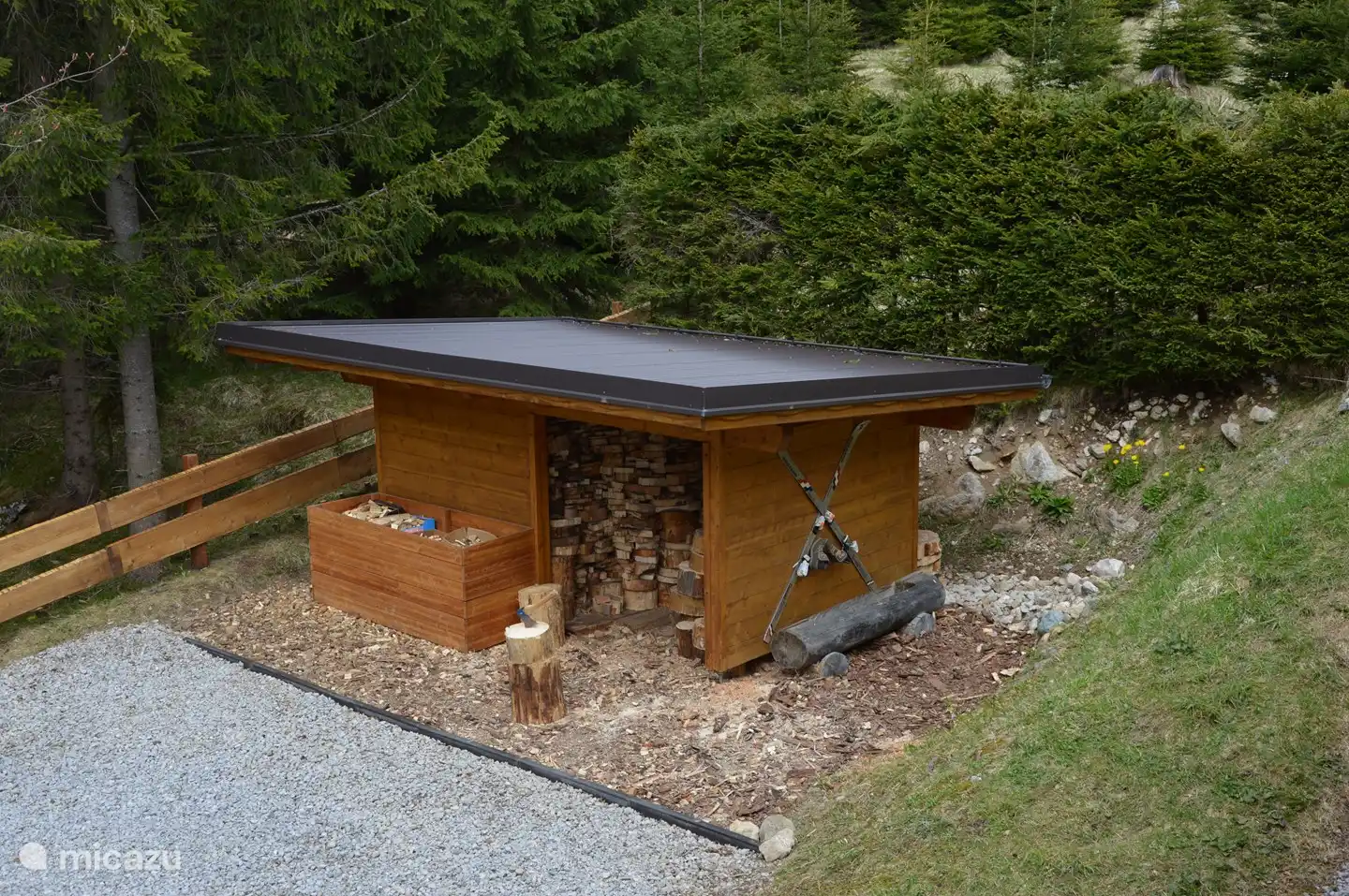 Holzlager für den österreichischen Kachelofen