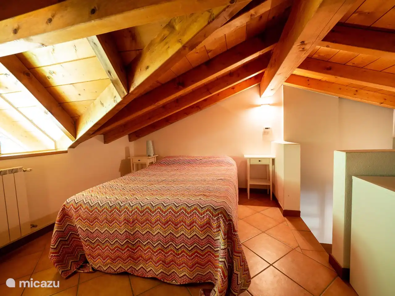 Blick auf den geräumigen Schlafboden mit 2 Doppelbetten