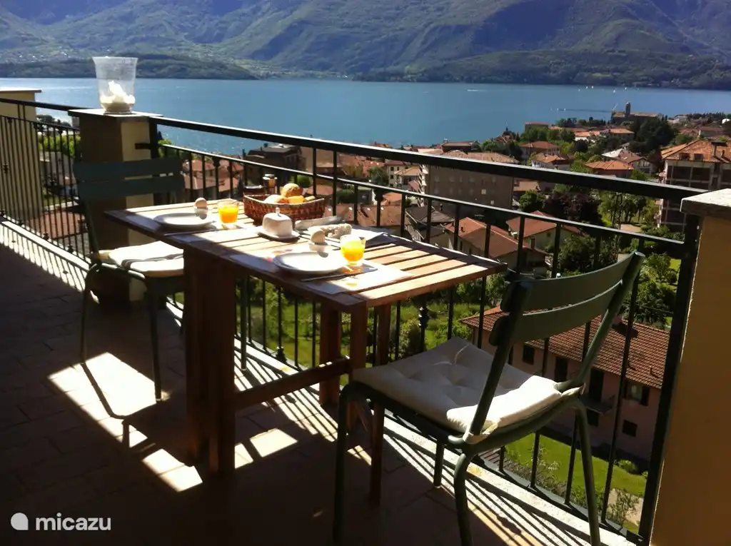 Frühstück, Mittag- oder Abendessen auf der großzügigen Terrasse mit herrlichem Ausblick!