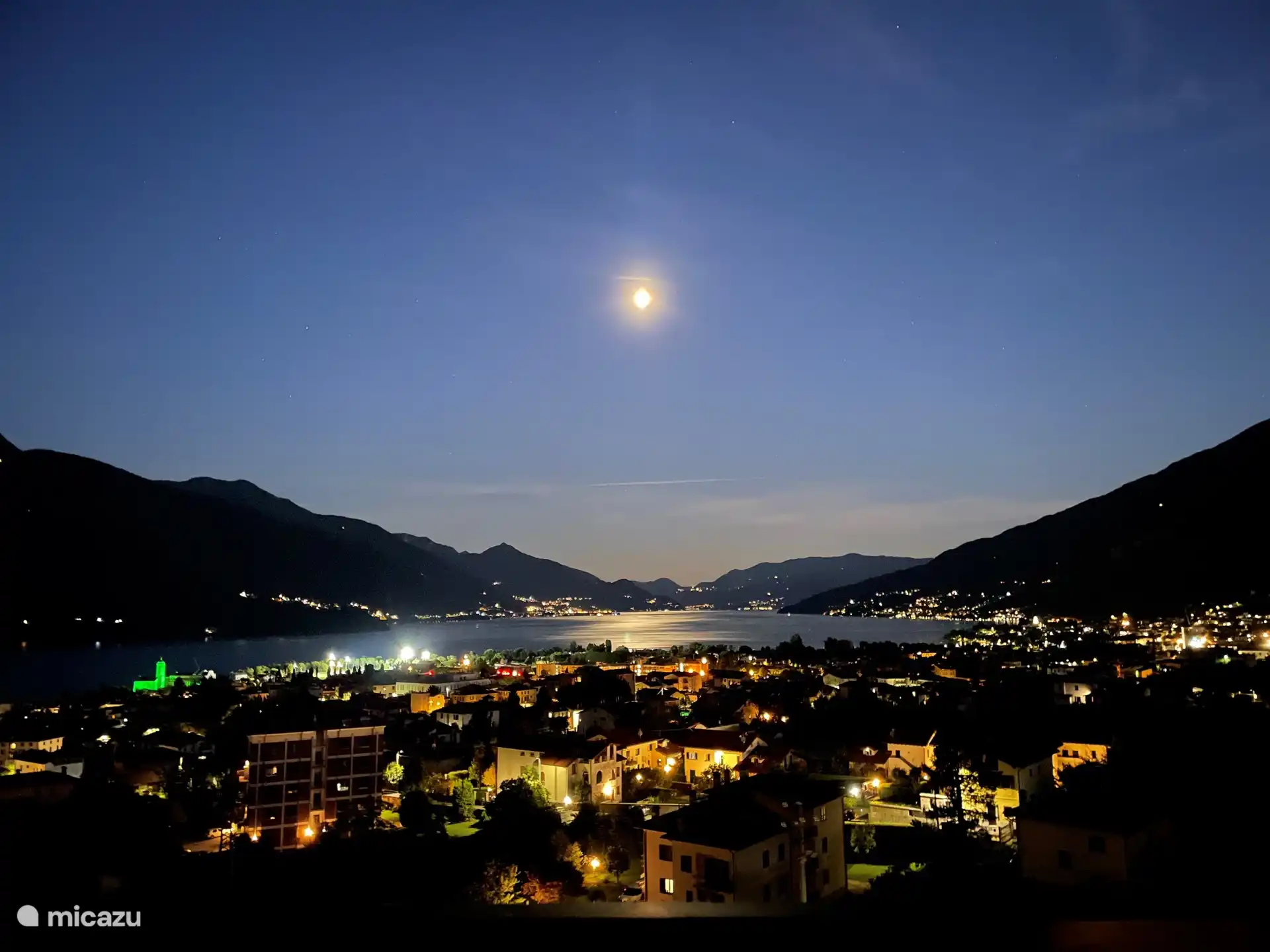 Und auch die Aussicht von der vorderen Terrasse ist wunderschön....
