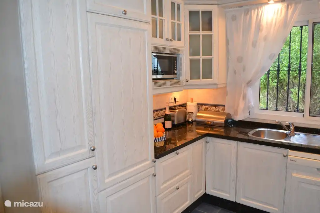 Geräumige Küche mit allem Komfort