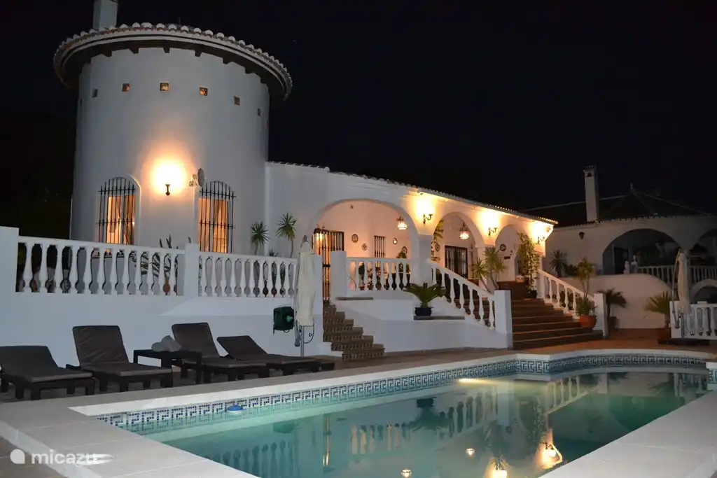 Die Villa in der Nacht