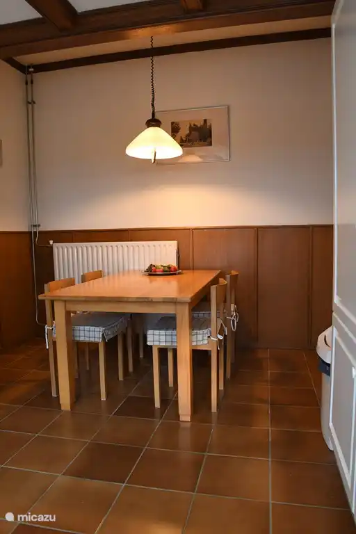 Der Essbereich in der Küche.