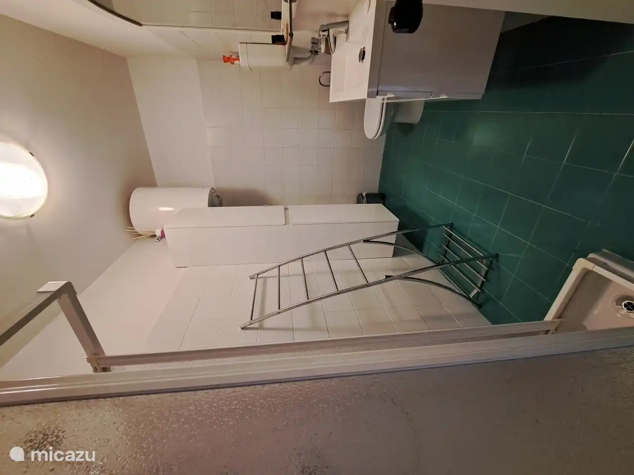 Salle de bain avec douche