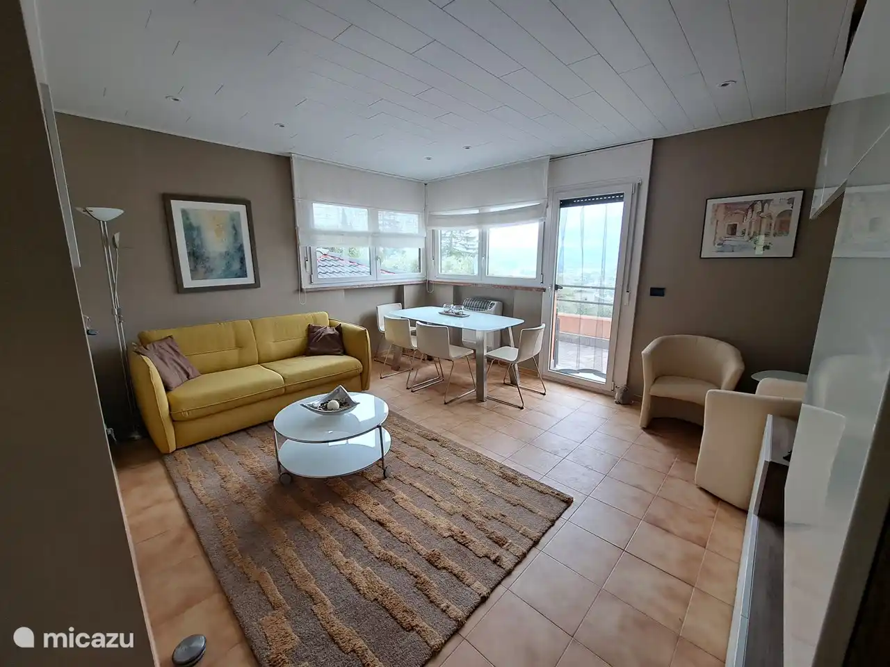 Nouveau canapé-lit, facile à ouvrir et super confortable.