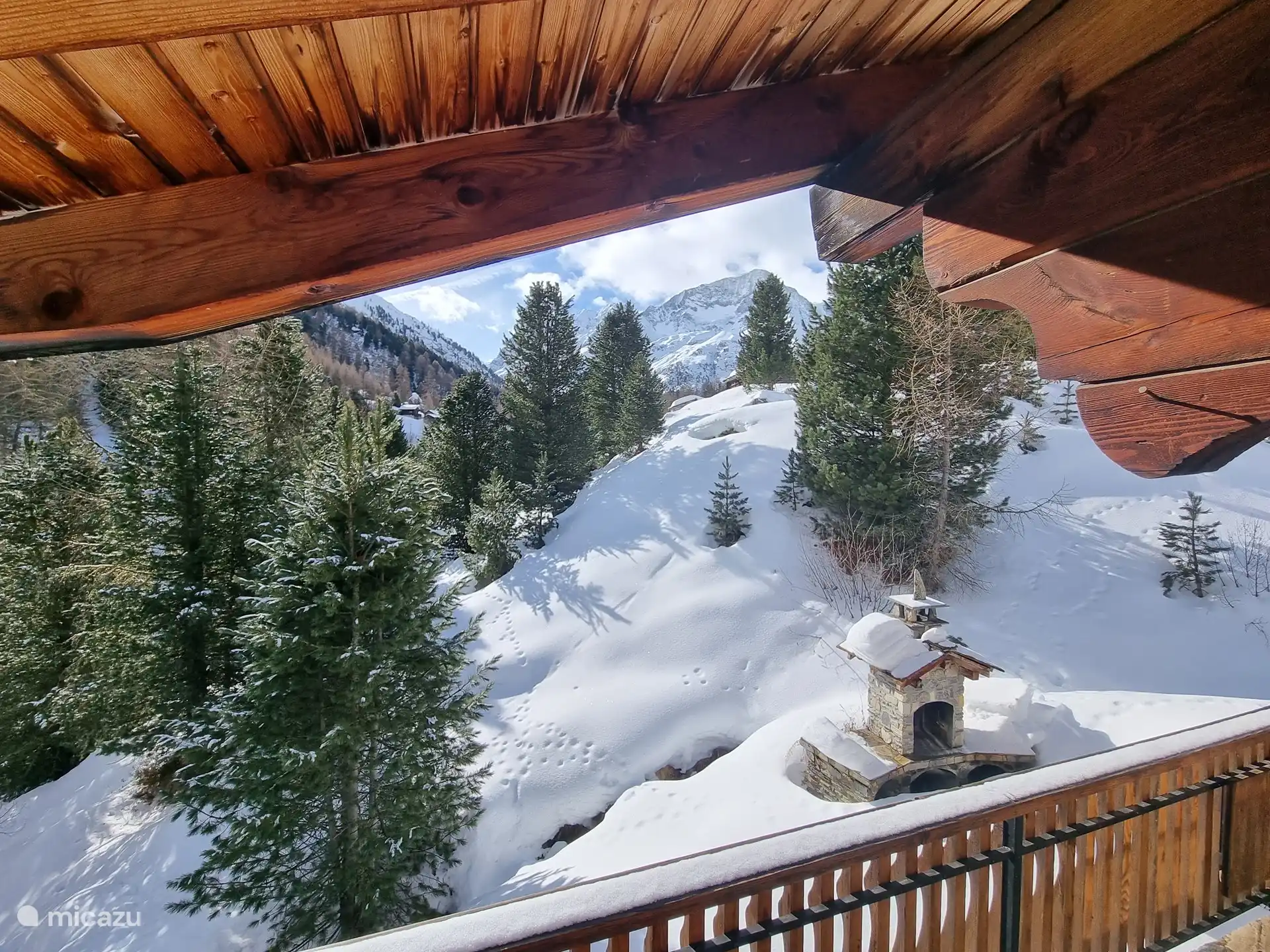 Mooi uitzicht van het balkon.