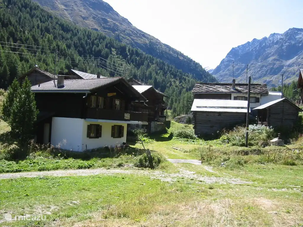 Chalets naast Chalet Bams ( LaMonta)