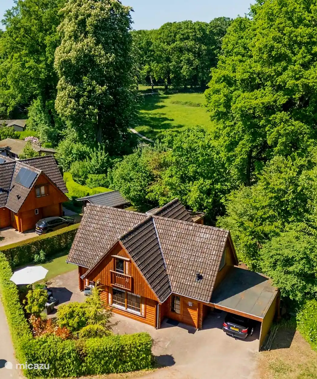 Viel Platz rund um das Chalet Achter ist ein sandiger Weg, der zum schönen Hilgelomeer führt. Schönes Wandergebiet!