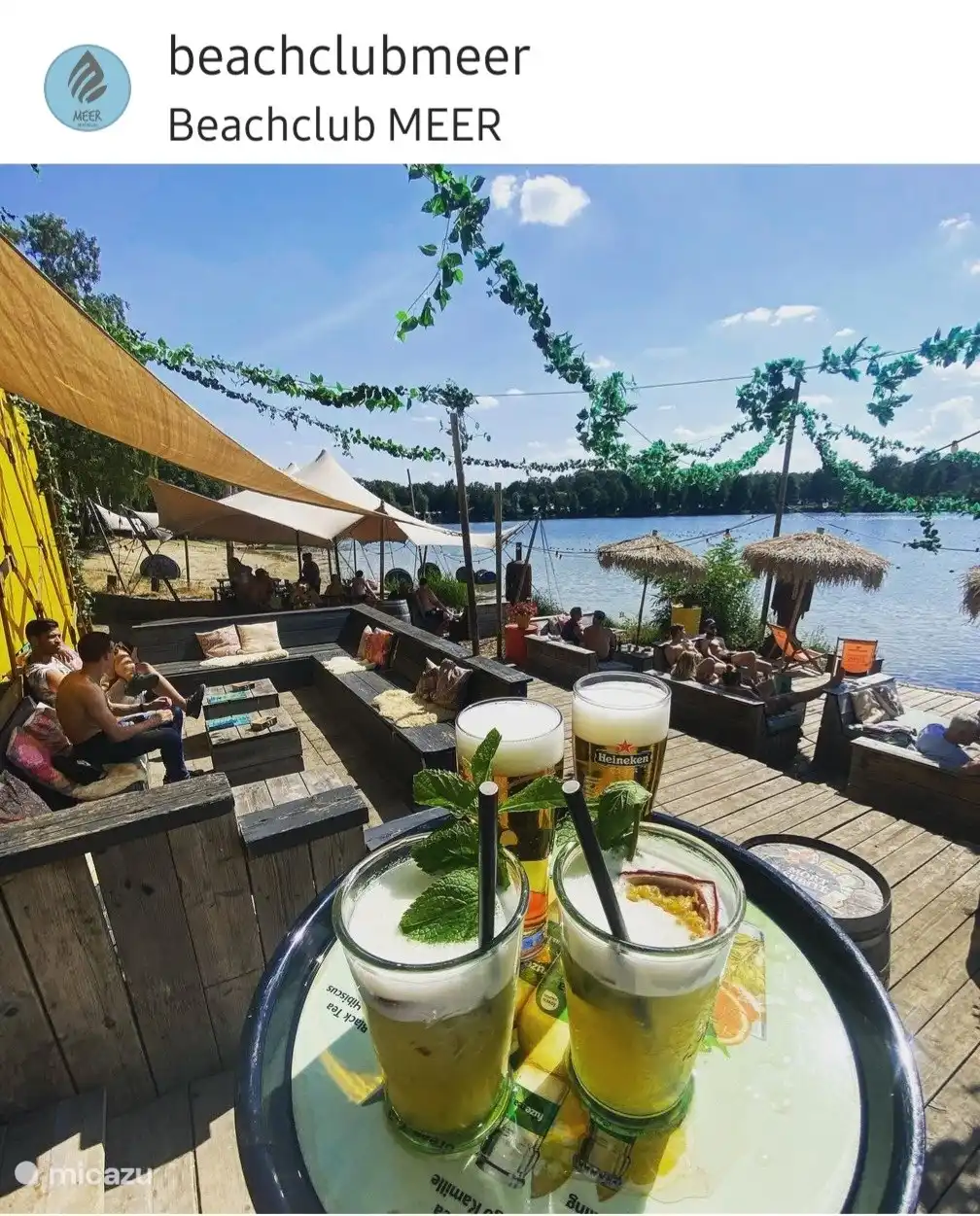 Es ist wunderbar, mit einem Snack und einem Getränk am Wasser zu bleiben. Schöne Aussicht auf das schöne Hilgelomeer! Ein echtes Urlaubsgefühl!