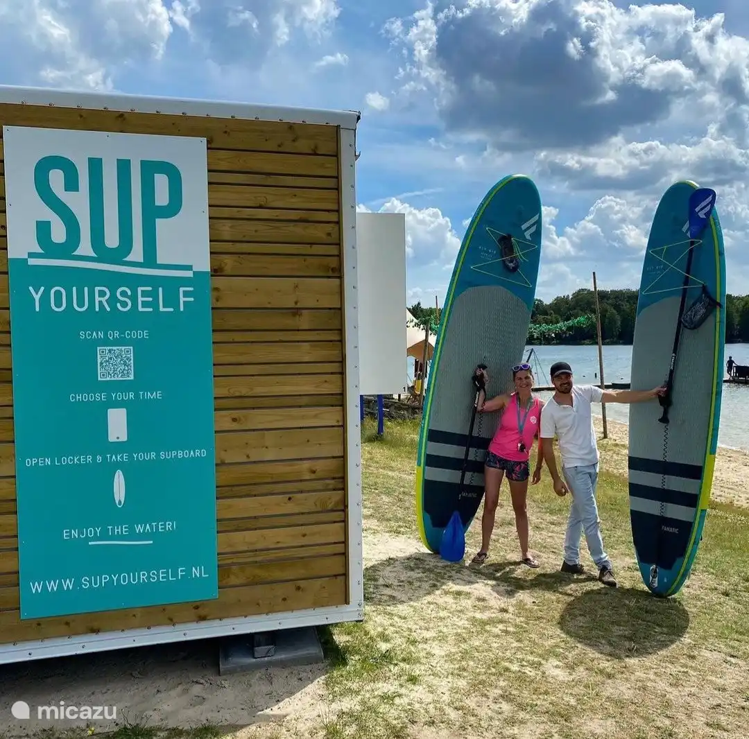 Sie können dieses Sup bei Het Beachmeer mieten. Möchten Sie Unterricht? Auch das ist möglich! Entspannen Sie sich auf dem schönen Hilgelomeer.