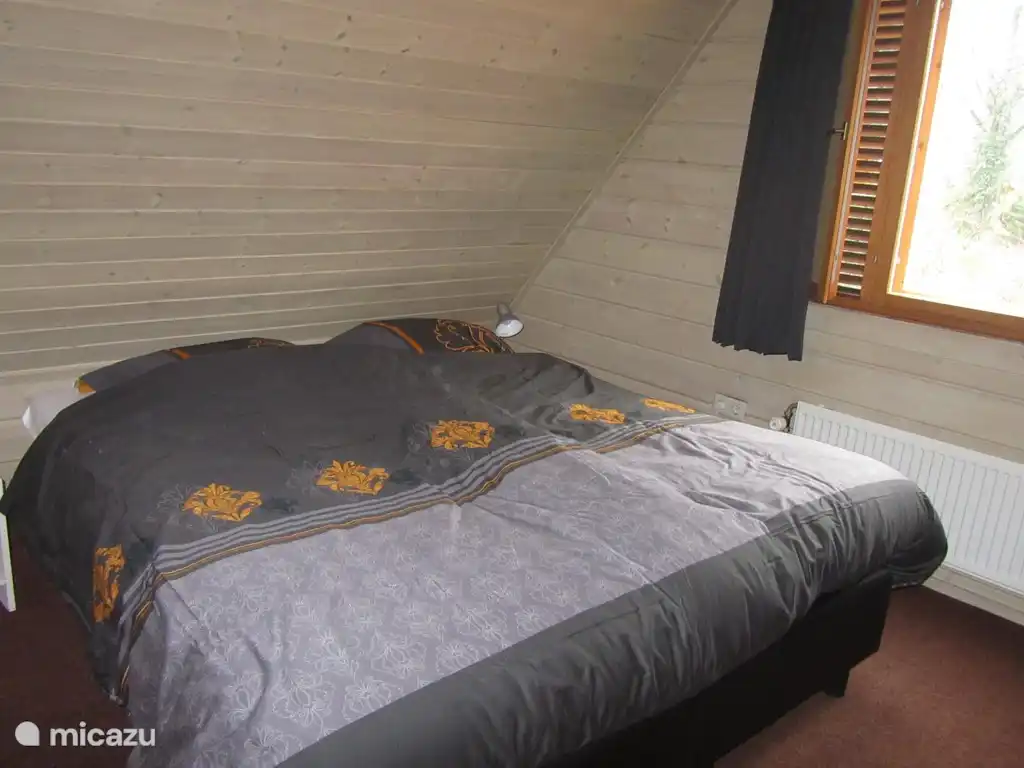 Das geräumige Schlafzimmer hat wunderbare Boxspring. (Wie wir viele gute Kommentare darüber, dass sie so lecker sind .....) Es gibt auch eine große Schiebetür Schrank, wo alle Ihre Kleidung leicht möglich. Die beiden anderen Schlafzimmer stehen zwei Boxspring.