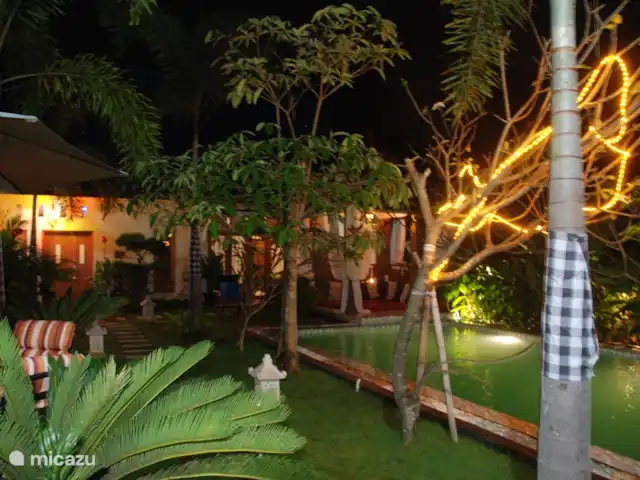 villa huren in Indonesië, Java, Yogyakarta – Villa Rosseno avond