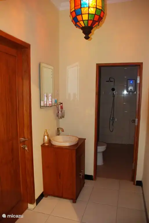 Bad mit Pflegeprodukten