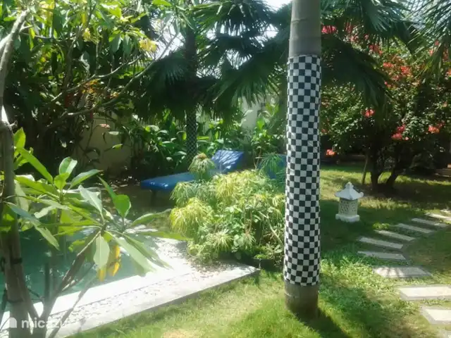 villa huren in Indonesië, Java, Yogyakarta – Villa Rosseno garden