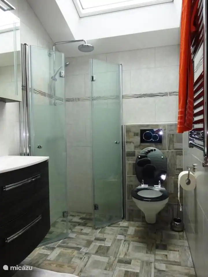 Badezimmer mit viel Licht