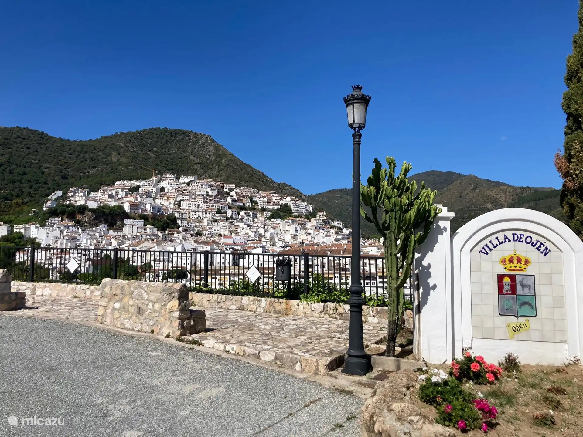 Ojen, l'un des nombreux « pueblos Blancos » (villages blancs) de notre région.