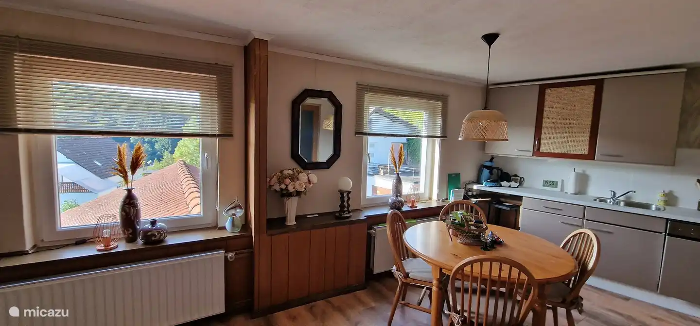 Esstisch für 4 Plätze