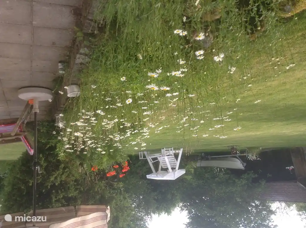 Balançoire et remorque avec bateau de 4 mètres.