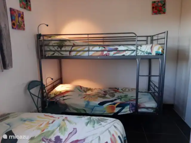 Pierre de Jourdan Domaine | France, Ardèche, Grospierres - villa Le lit superposé de la chambre familiale 5