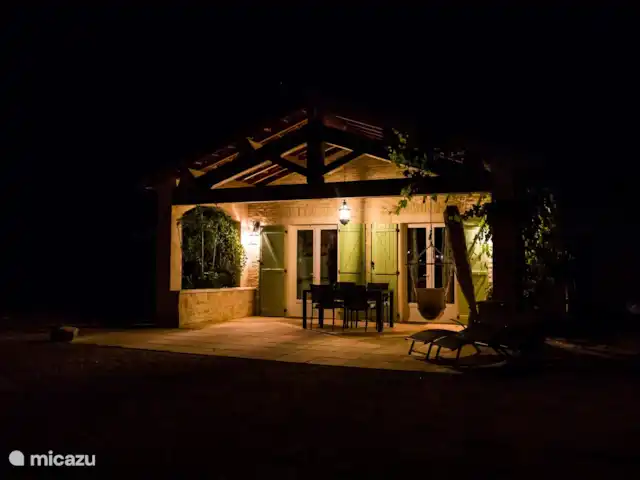Pierre de Jourdan Domaine | France, Ardèche, Grospierres - villa Petite terrasse le soir.