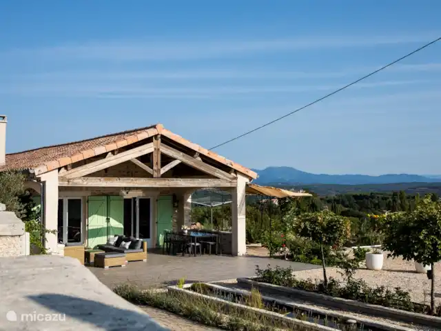 Pierre de Jourdan Domaine | France, Ardèche, Grospierres - villa Terrasse avec vue sur les Cévennes.
