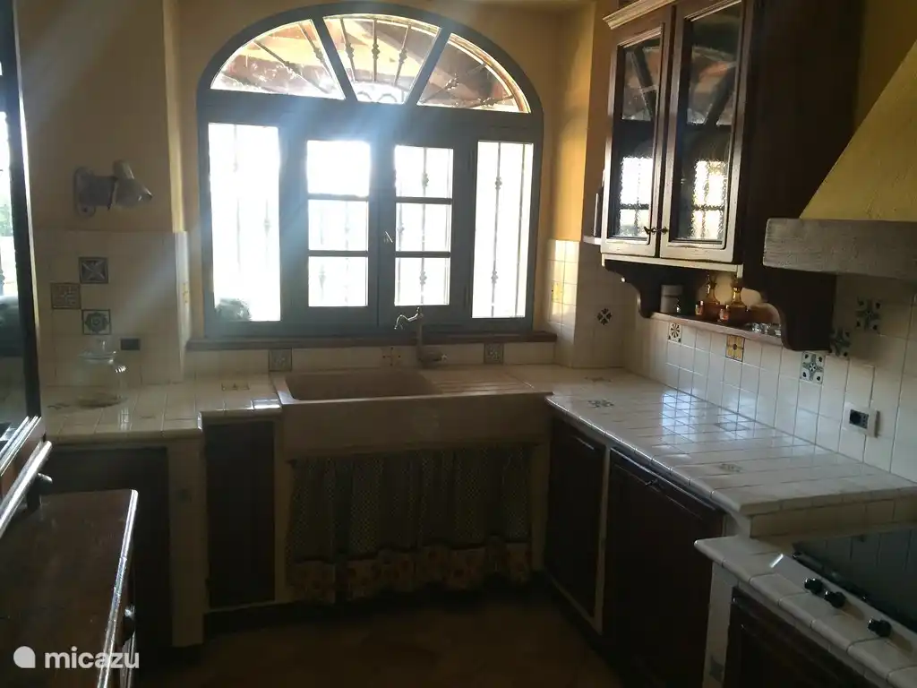 La cocina totalmente equipada.