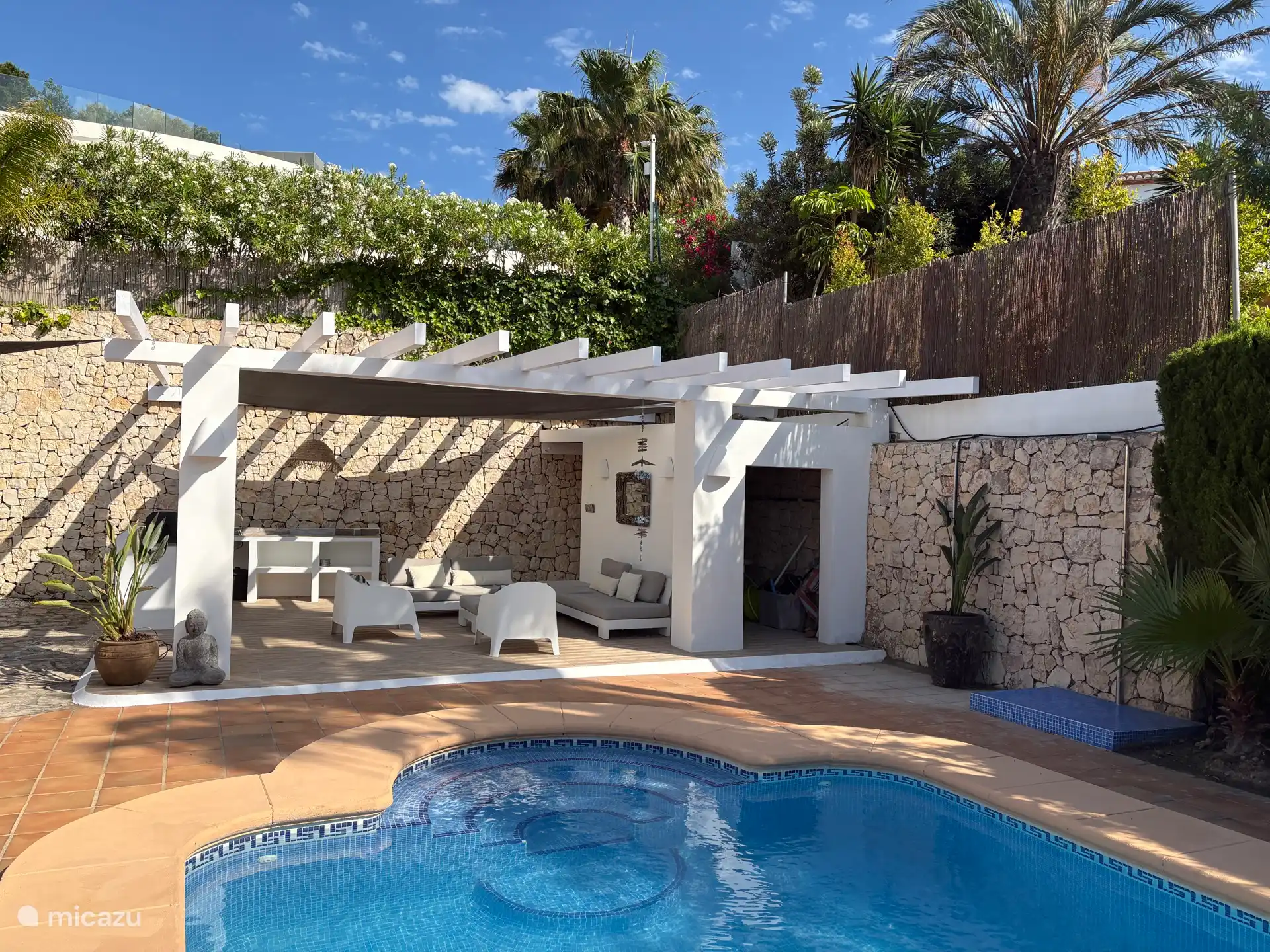 Buitenterras, Ibizastijl met uitzicht op zwembad