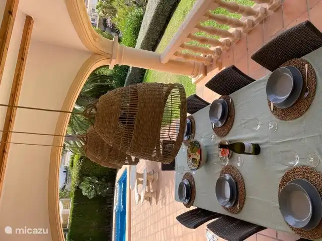 Delicious dining with a view of the swimming pool