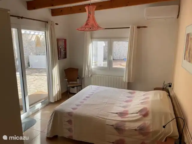 Villa Cabo Negro | Espagne, Costa Blanca, Jávea - maison de vacances Chambre 4 avec lavabo et porte-fenêtre donnant sur la terrasse
