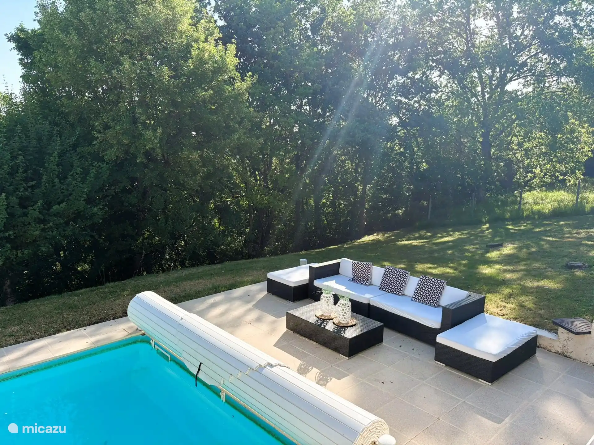 Lounche-Set am Pool