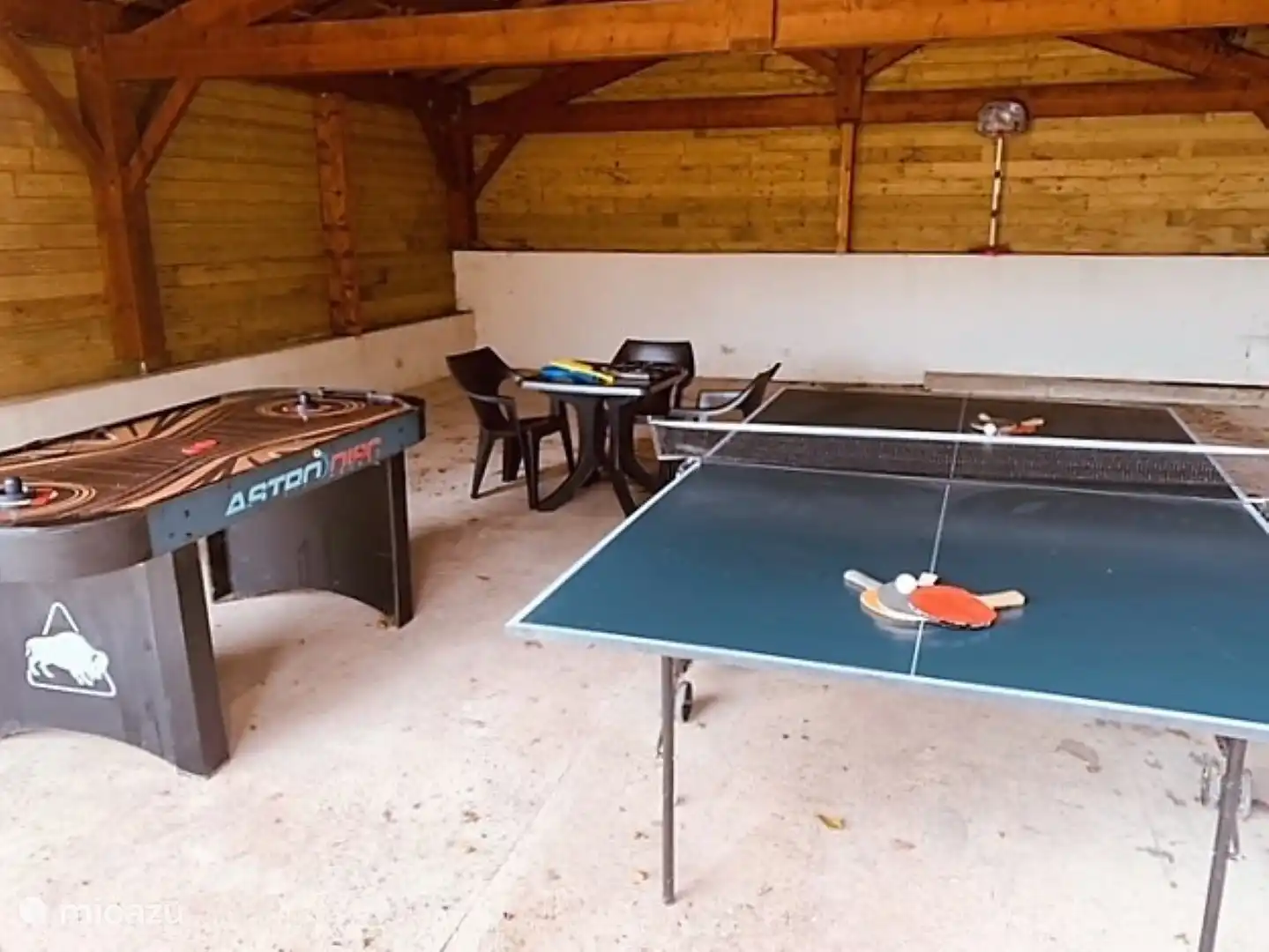 Tischtennis und Fußball