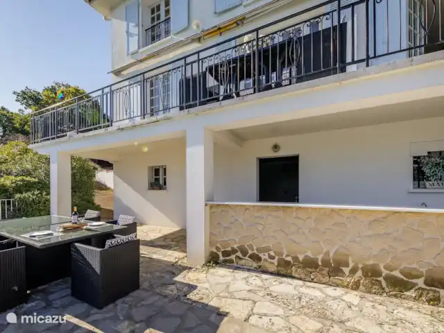 Rocaille | France, Lot-et-Garonne, Pujols - villa Terrasse