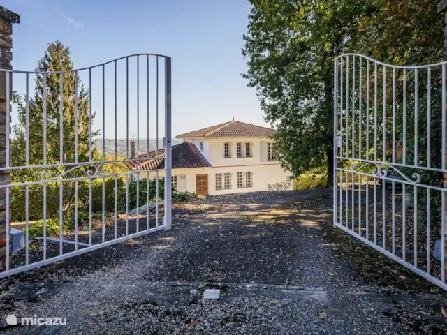 Rocaille | France, Lot-et-Garonne, Pujols - villa Entrée