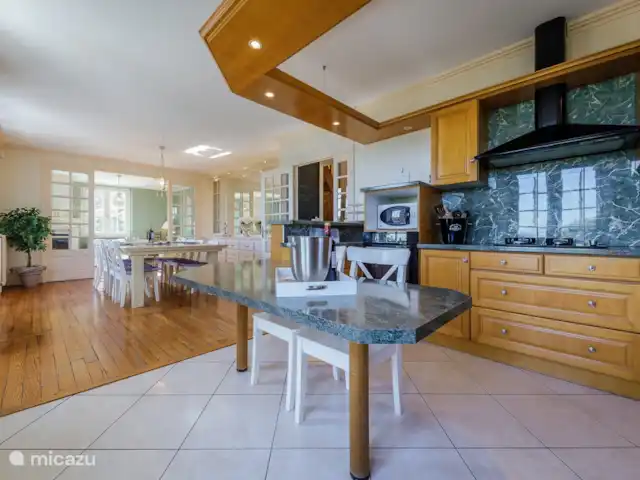 Rocaille | France, Lot-et-Garonne, Pujols - villa Cuisine
