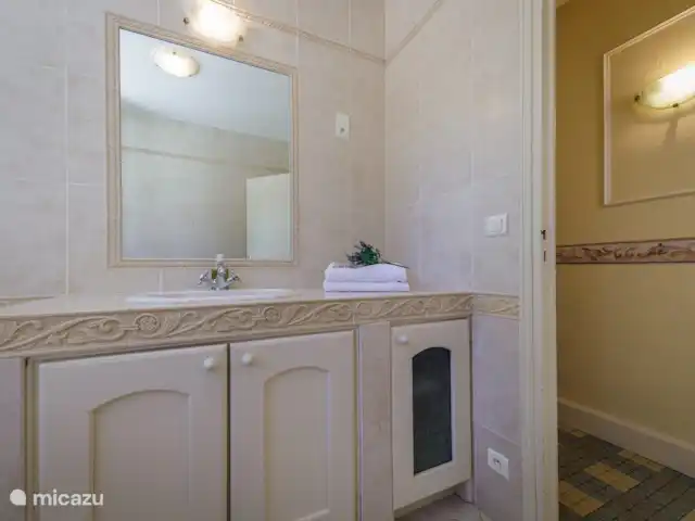 Rocaille | France, Lot-et-Garonne, Pujols - villa Salle de Bains