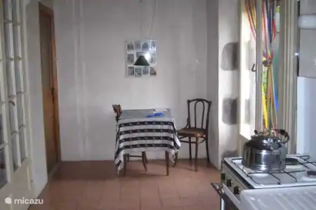 Vakantiehuis Frankrijk, Haute-Loire, Chaniat appartement Vue Merveilleuse keukentafel