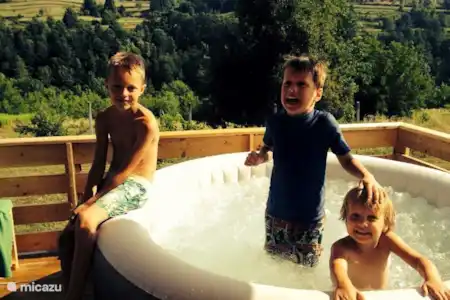 Vakantiehuis Kroatië, Karlovac, Johi glamping / safaritent / yurt Glamping Johi 1 Plezier in de Jacuzzi
