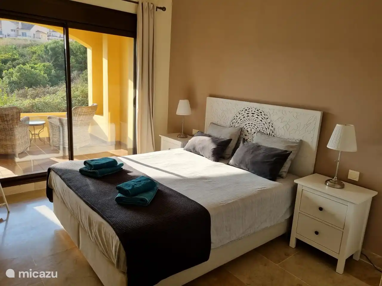 Hauptschlafzimmer direkt auf der Terrasse mit eigenem Bad